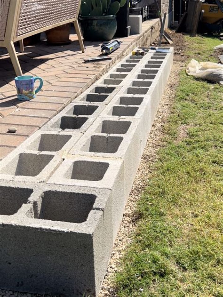 Can you lay cinder block on dirt?