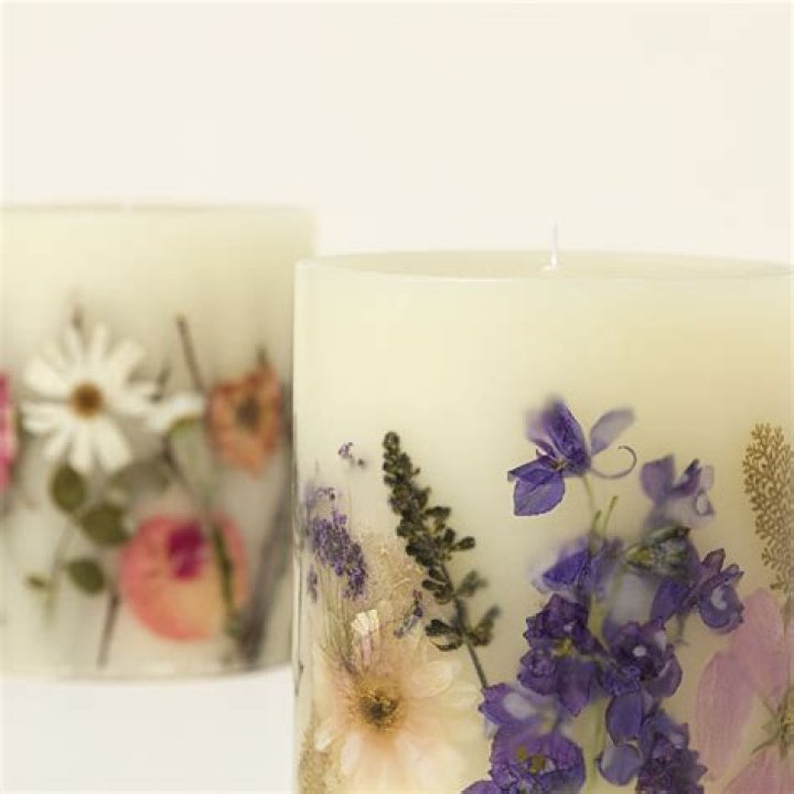 Can you put dried lavender in candles?
