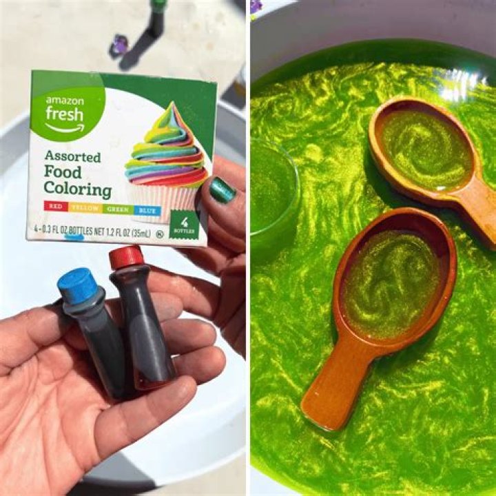 Can you put food coloring in sanitizer?