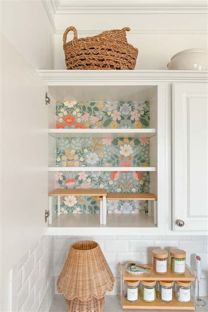 Can you put peel and stick wallpaper on a lampshade?