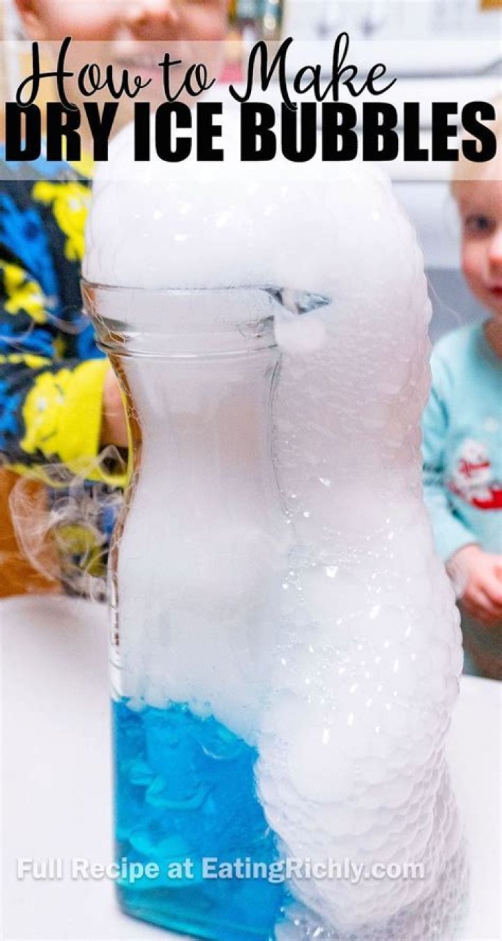 How do you make a dry ice bubble?