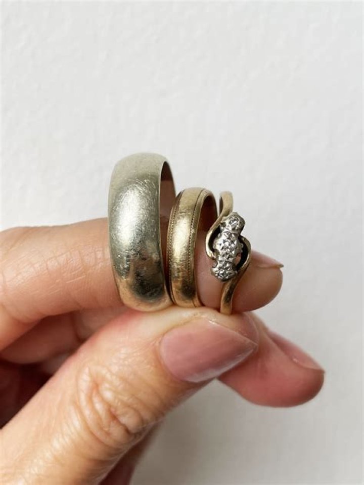 How long should I wear my wedding ring after my spouse dies?