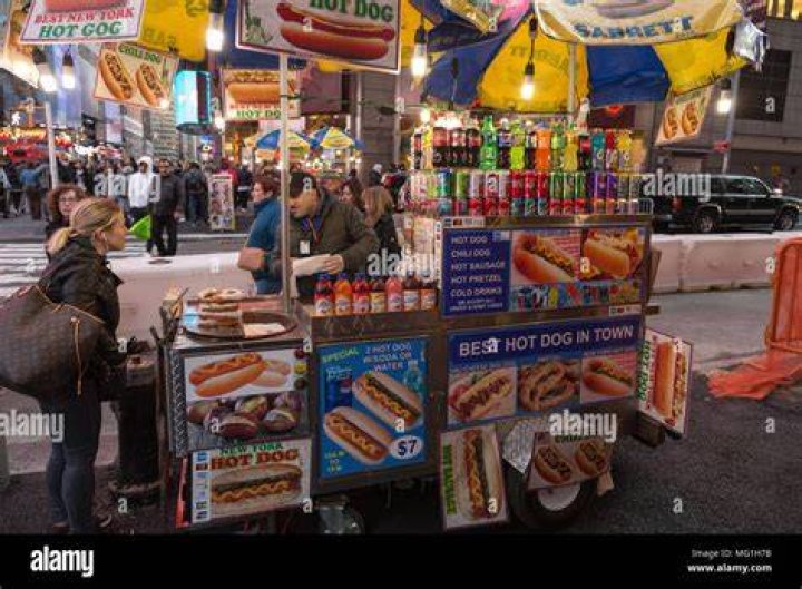 How much do New York hot dog vendors make?
