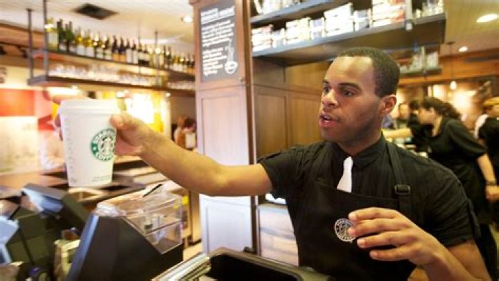 How much do Starbucks baristas make in tips?