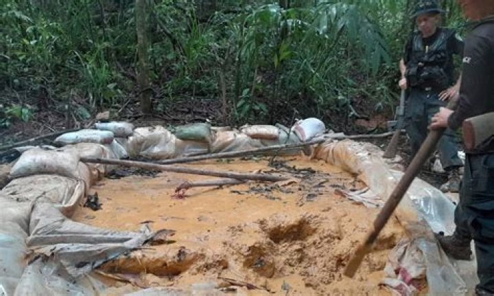 Is it illegal to take rocks from Costa Rica?