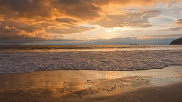 What is the nicest beach town in Costa Rica?